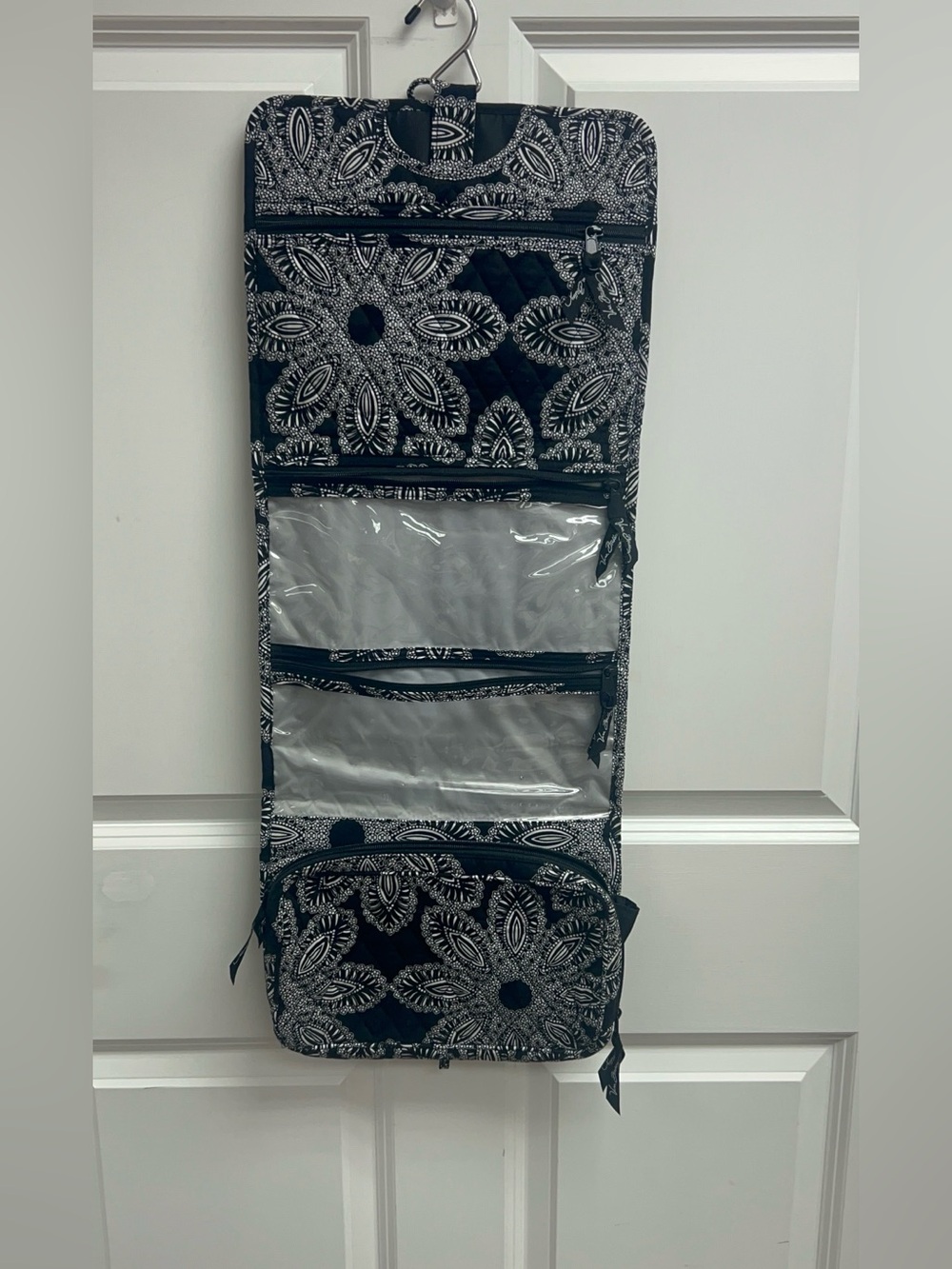 Vera Bradley hanging travel organizer in Blanco Bouquet